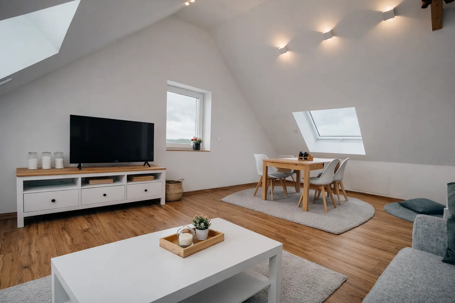 Weiterer Blick ins Wohnzimmer der Ferienwohnung Nürnberg